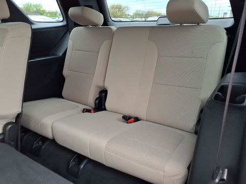 Used 2023 Chevrolet Traverse LS FWD image 27