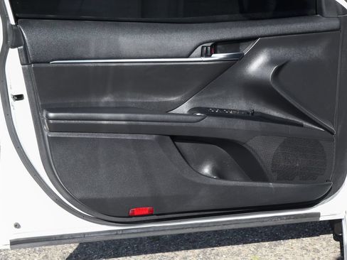 Used 2020 Toyota Camry SE FWD image 17