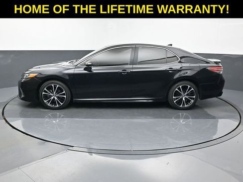 Used 2019 Toyota Camry SE image 4