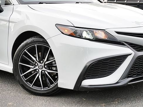 Used 2023 Toyota Camry SE FWD image 4