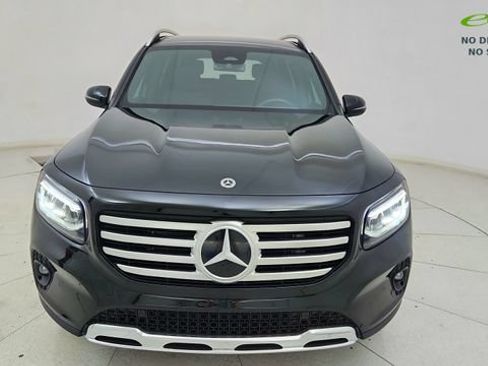 Used 2025 Mercedes-Benz GLB 250 4MATIC w/ Exclusive Package image 17