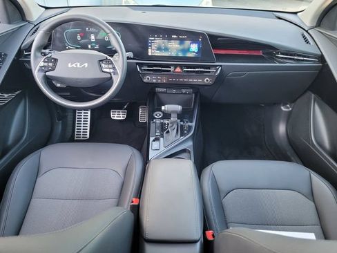 Certified 2025 Kia Niro EX Touring FWD image 17
