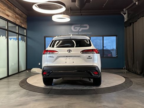 Used 2024 Toyota Corolla Cross SE image 4