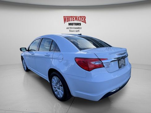 Used 2014 Chrysler 200 LX image 4