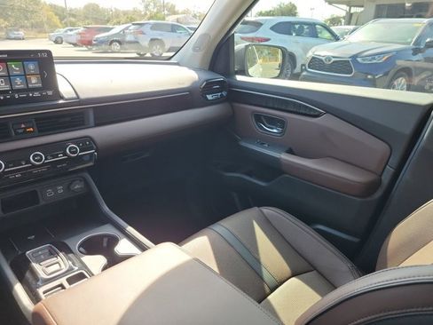 Used 2025 Honda Pilot Elite image 23