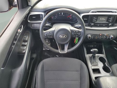 Certified 2017 Kia Sorento LX image 11