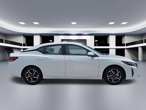 Used 2024 Nissan Sentra SV FWD image 7