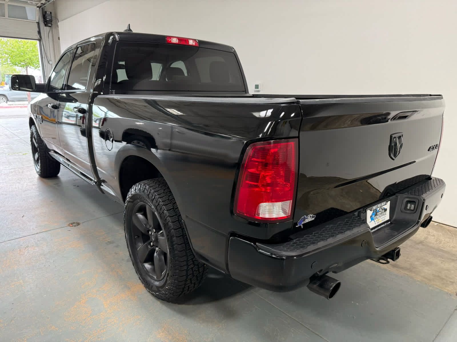 Used 2022 RAM 1500 Classic SLT w/ Electronics Convenience Group AWD/4WD image 3