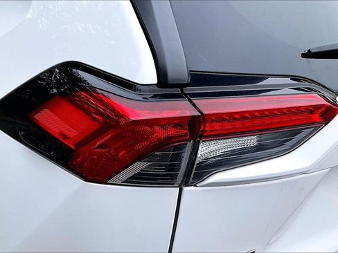 Used 2019 Toyota RAV4 LE image 20