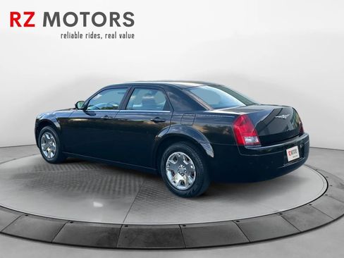 Used 2007 Chrysler 300 image 3