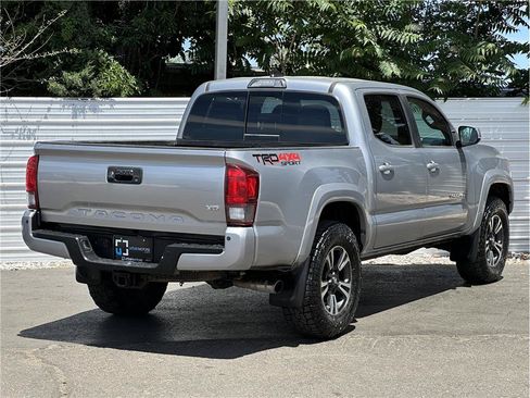 Used 2019 Toyota Tacoma TRD Sport w/ Technology Package AWD/4WD image 10