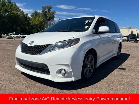 Used 2017 Toyota Sienna SE Premium FWD image 1