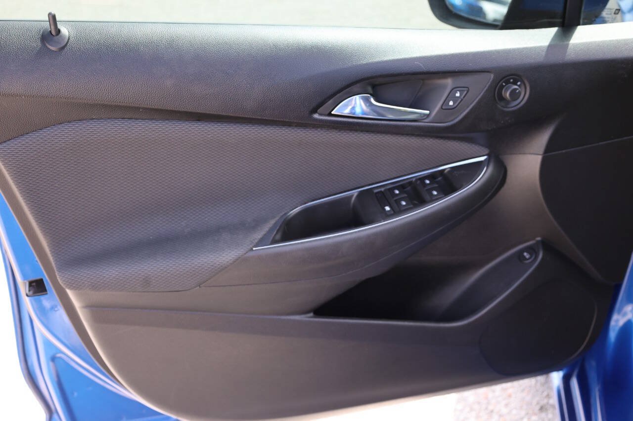 Used 2019 Chevrolet Cruze LT w/ Convenience Package FWD image 12
