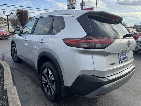 Used 2023 Nissan Rogue SV w/ SV Premium B Package image 5