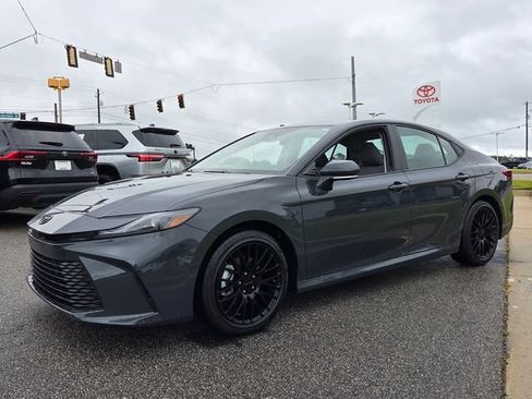 Used 2025 Toyota Camry LE w/ Convenience Package FWD image 3