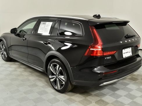 Certified 2025 Volvo V60 B5 Cross Country Plus image 4