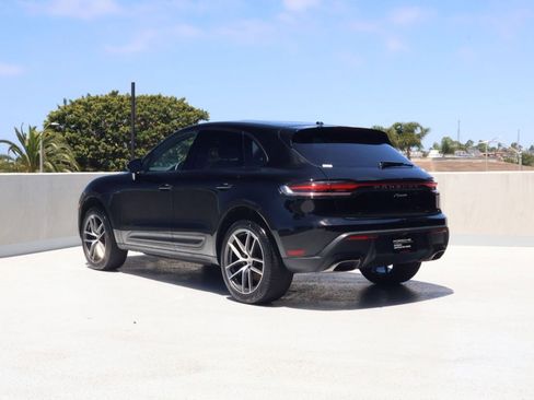 Certified 2025 Porsche Macan w/ Premium Package Plus AWD/4WD image 3