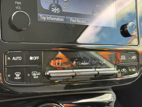 Used 2019 Toyota Prius LE FWD image 15
