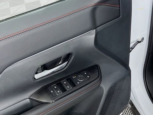 New 2026 Nissan Kicks SR AWD/4WD image 16