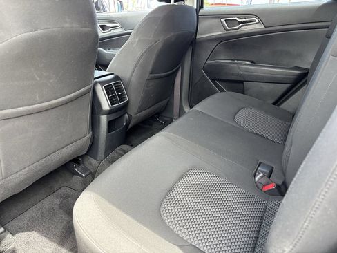 Used 2023 Kia Sportage LX AWD/4WD image 15