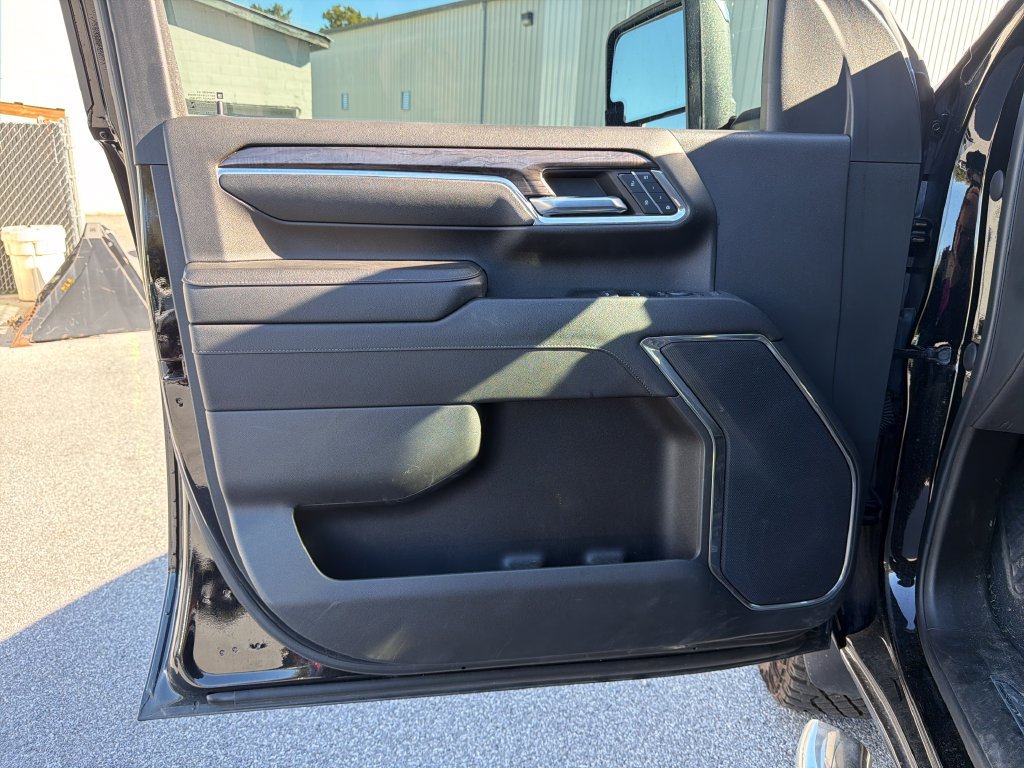 Used 2024 Chevrolet Silverado 2500 LTZ AWD/4WD image 11