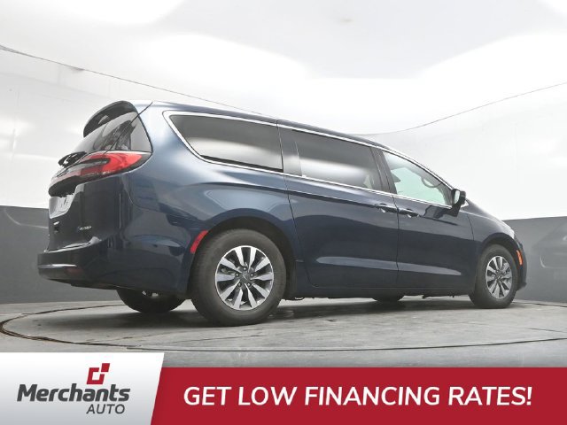Used 2023 Chrysler Pacifica Touring-L FWD image 41