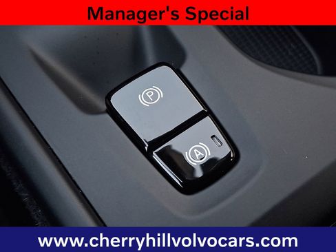 Certified 2024 Volvo XC40 B5 Core image 25