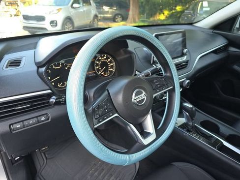 Used 2020 Nissan Altima 2.5 S FWD image 14