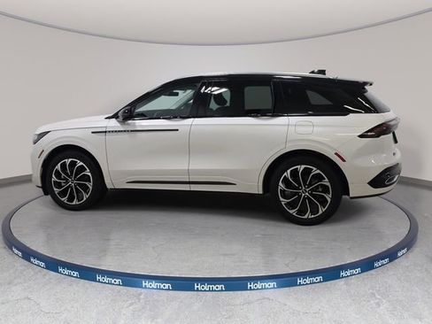 Used 2025 Lincoln Nautilus Reserve AWD/4WD image 8