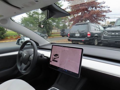 Used 2022 Tesla Model 3 Long Range image 16