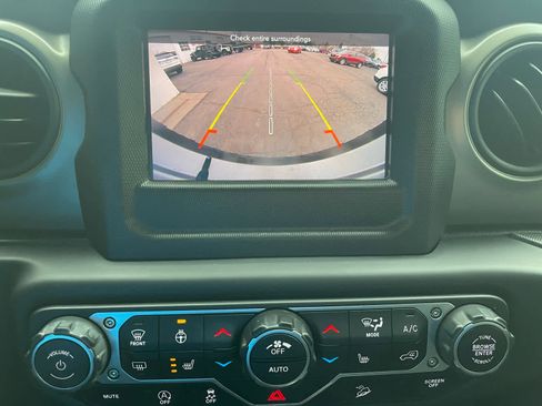 Used 2018 Jeep Wrangler Unlimited Sport S image 26