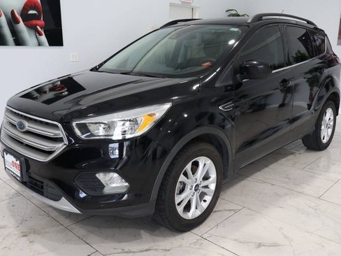 Used 2018 Ford Escape SE w/ Ford Safe & Smart Package FWD image 1