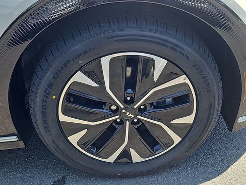 Certified 2024 Kia EV6 Wind AWD/4WD image 10