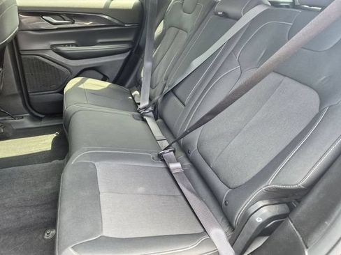 Used 2023 Jeep Grand Cherokee Laredo AWD/4WD image 23