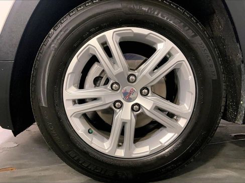 Used 2024 GMC Terrain SLE FWD image 11