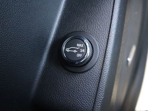 Used 2023 Chevrolet Traverse RS image 28