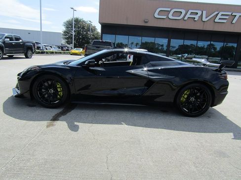 Used 2024 Chevrolet Corvette Z06 w/ Z07 Performance Package RWD image 30