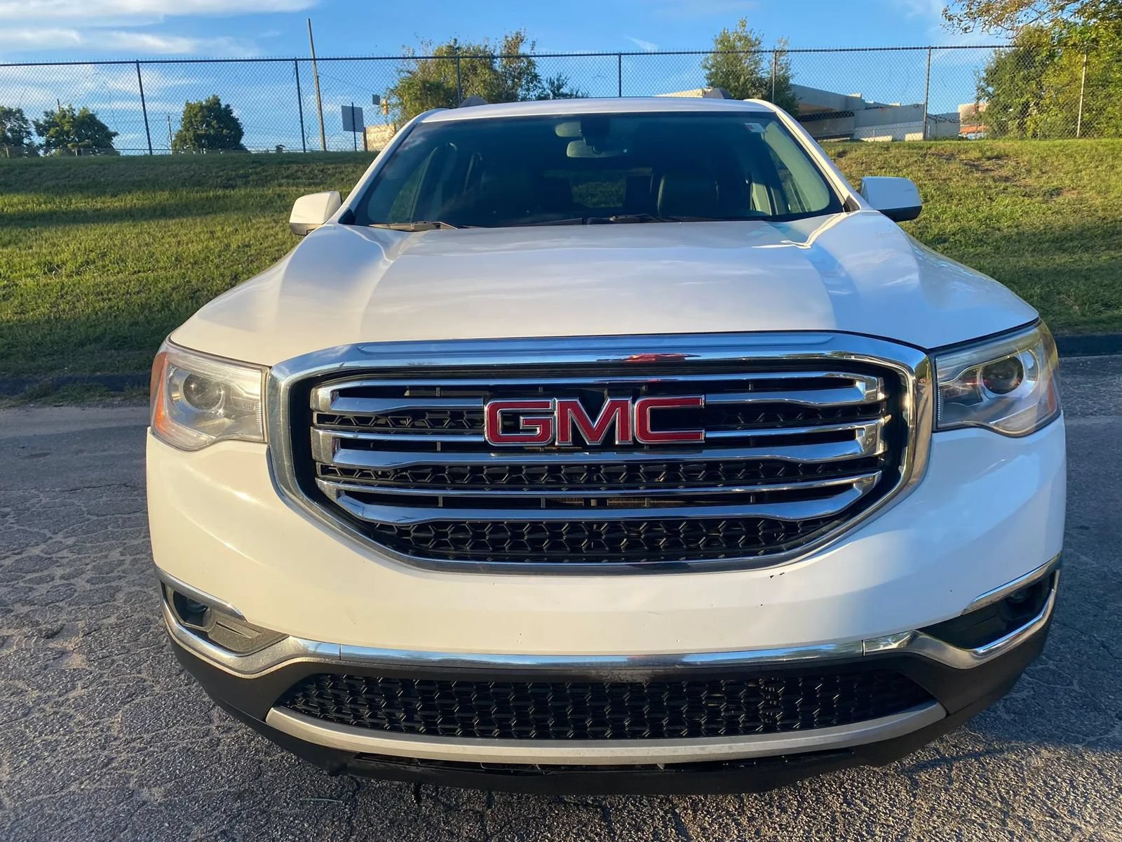 Used 2019 GMC Acadia SLT AWD/4WD image 2