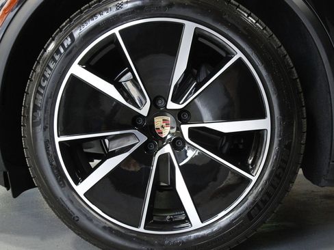 New 2026 Porsche Macan 4 Electric AWD/4WD image 9