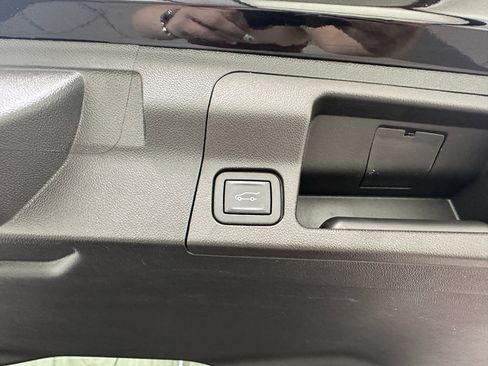 Used 2023 GMC Acadia AT4 w/ Technology Package AWD/4WD image 9