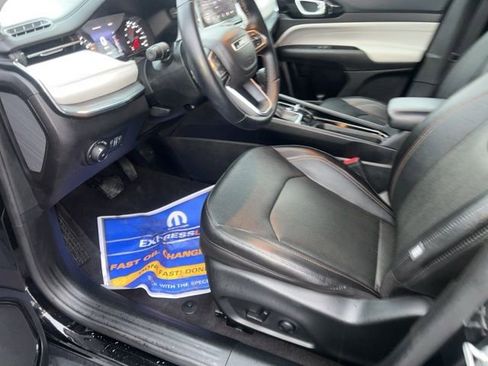 Used 2022 Jeep Compass Limited image 11