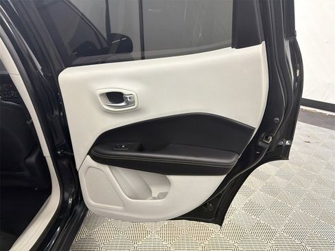 Used 2019 Jeep Compass Latitude w/ Popular Equipment Group image 17