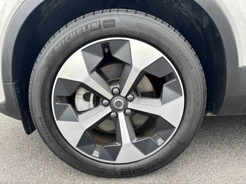 Certified 2025 Volvo XC40 B5 Plus AWD/4WD image 9