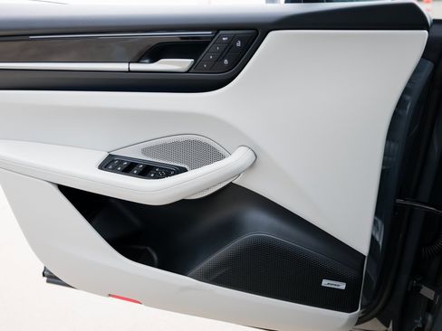 New 2025 Porsche Macan 4S Electric image 24