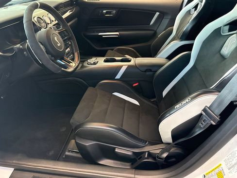 Used 2020 Ford Mustang Shelby GT500 w/ Carbon Fiber Track Pack RWD image 9