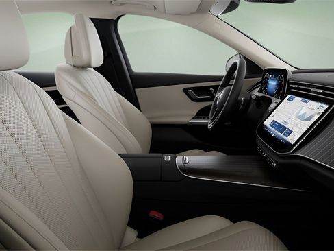 Used 2025 Mercedes-Benz E 350 Sedan image 39