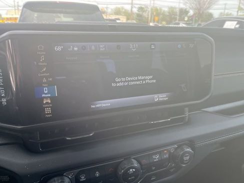 Used 2025 Jeep Gladiator Sport image 10