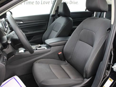 Used 2025 Nissan Altima 2.5 SV image 14