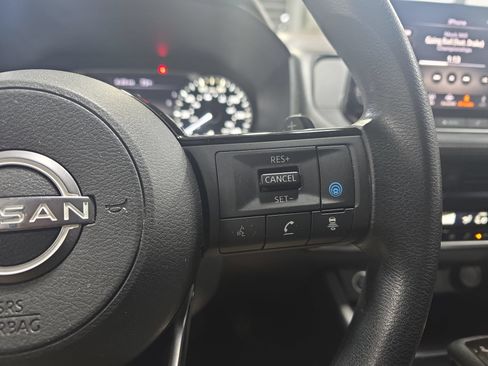 Used 2023 Nissan Rogue SV FWD image 17