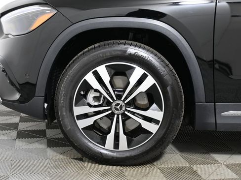 Used 2025 Mercedes-Benz GLA 250 4MATIC image 11